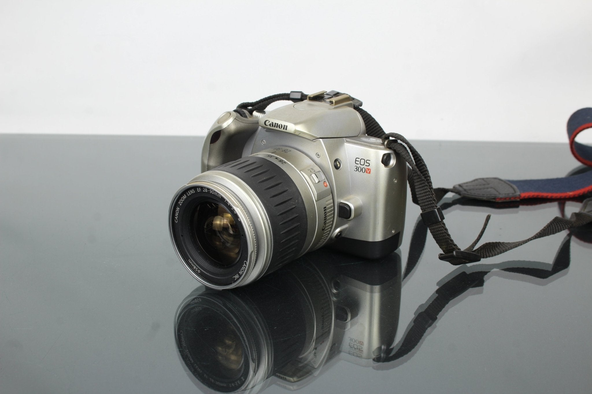 Canon EOS 300V + 28-90mm Review: Modern Ease, Film Soul – Dutch|Thrift
