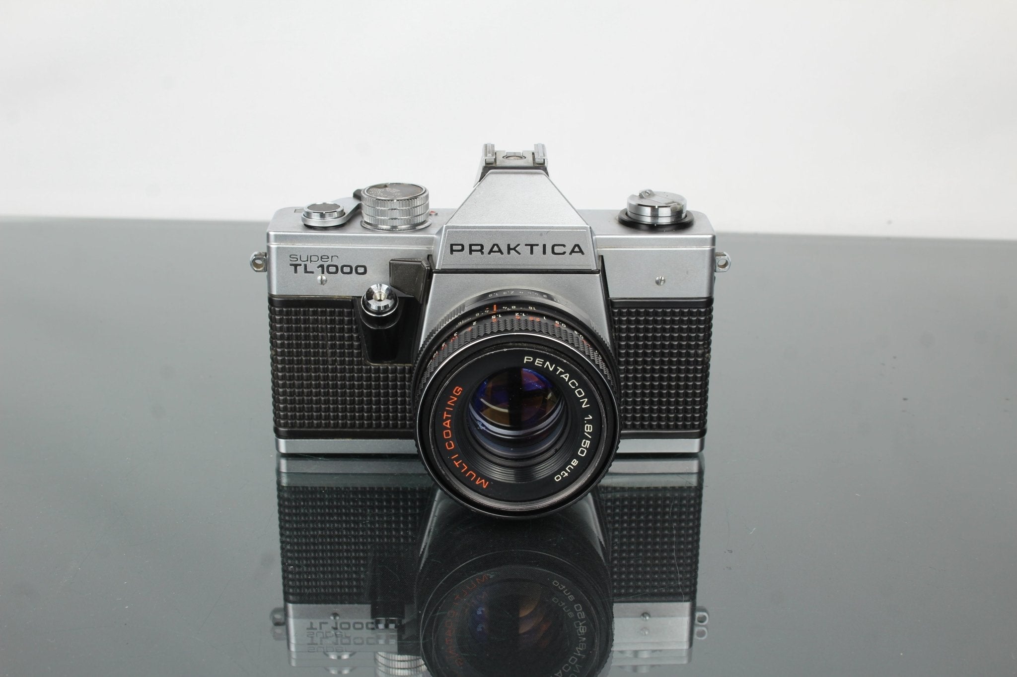Prozkoumání Praktica Super TL 1000 s objektivem Pentacon 50mm f