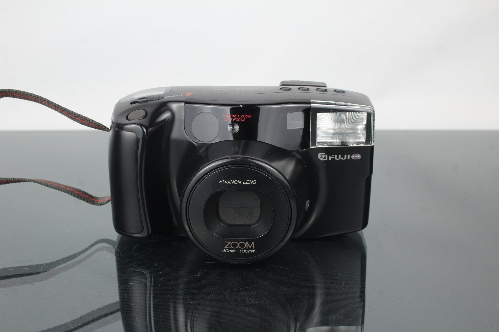 Fuji FZ-2000 Zoom Review: Classic 35mm Convenience on a Budget