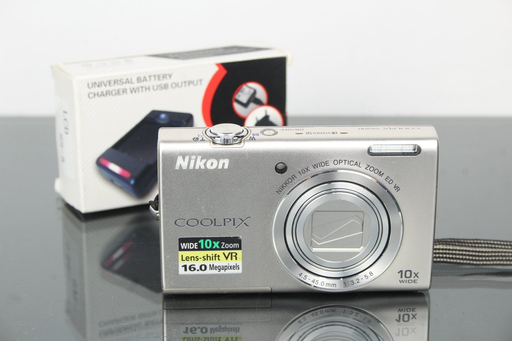 Nikon Coolpix S6200 Review: Compact Versatility That Still