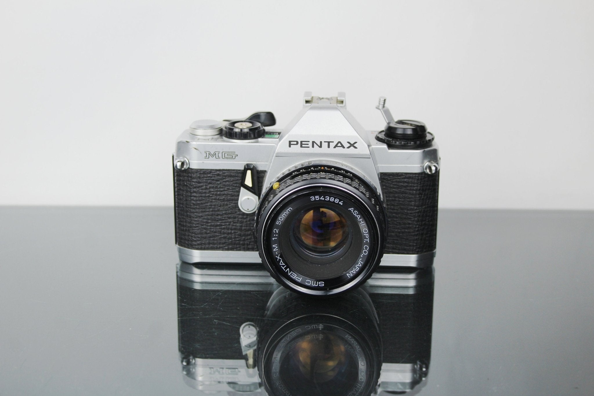 Pentax MG + 50mm f/2 Review: Compact Film Camera Classic – Dutch