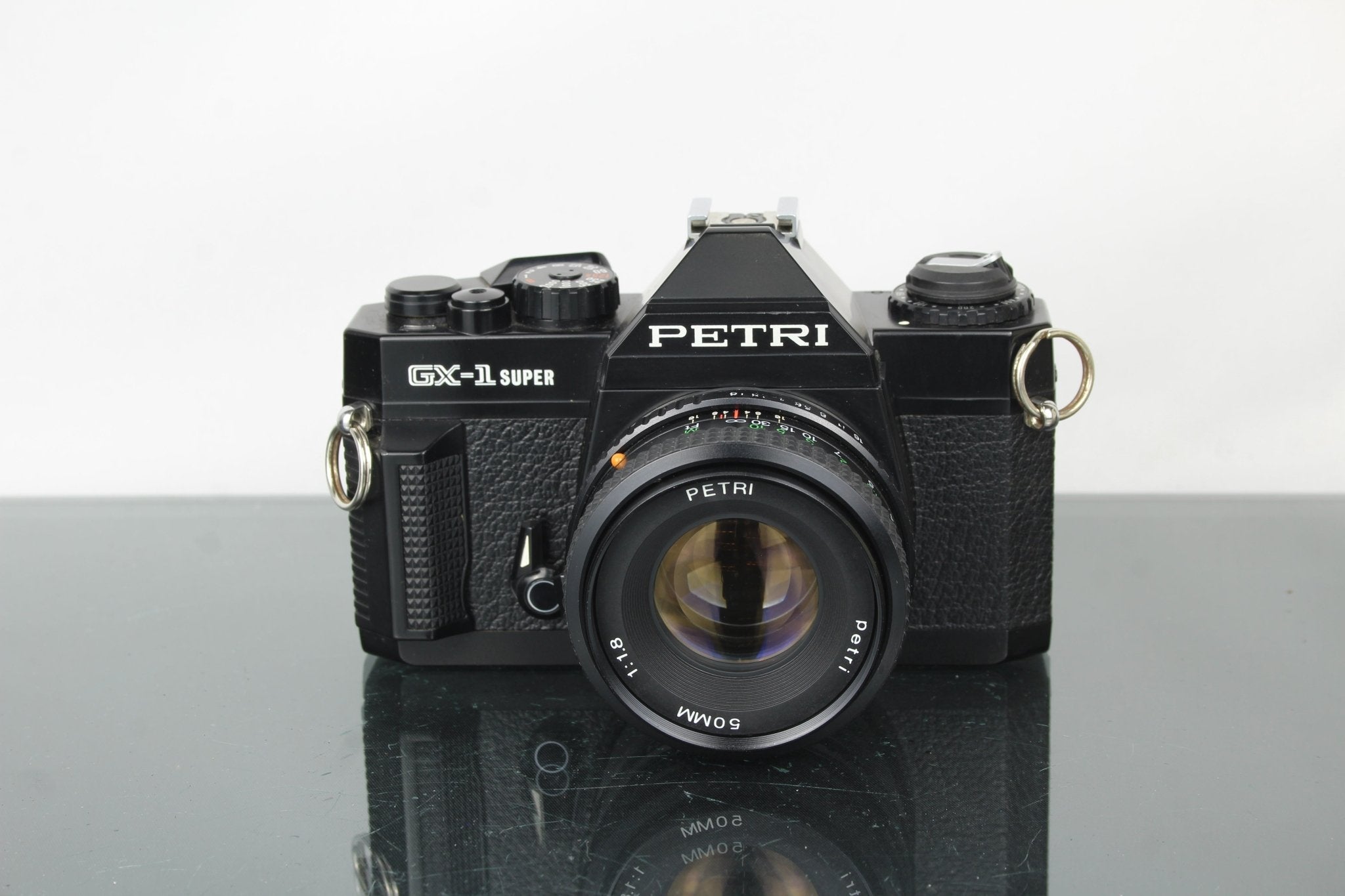 Petri GX-1 Super Review: Classic 35mm SLR with 50mm f/1.8 – Dutch