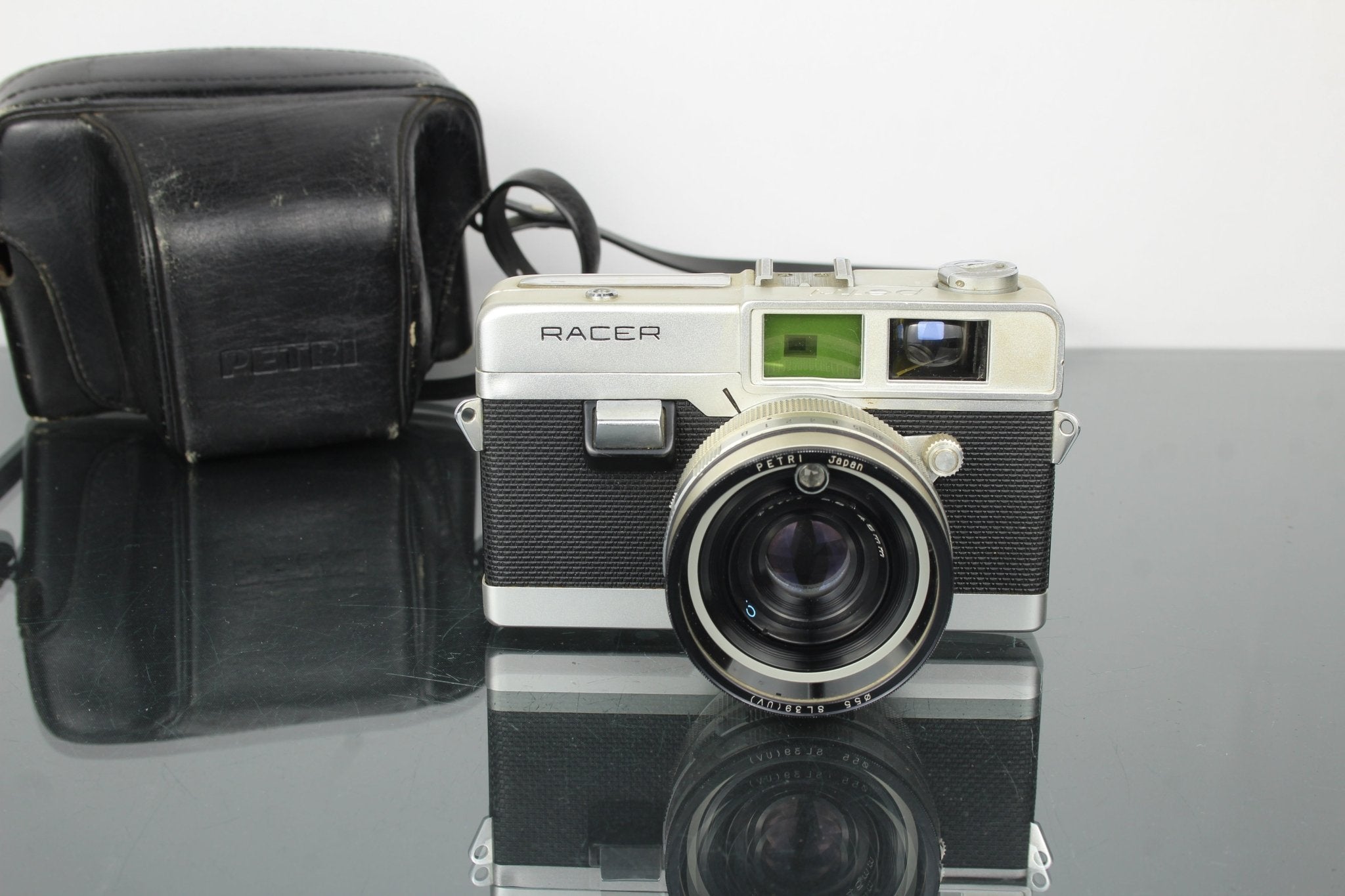 PTERIレトロカメラ Petri Racer Rangefinder: Vintage Speedster for Film Lovers – Dutch