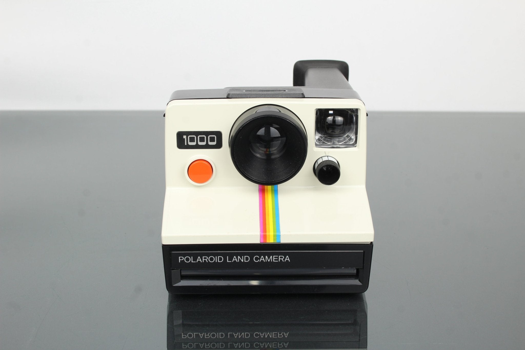 Polaroid 1000 Land Camera: Retro Tornado Moderno – Dutch|Thrift, image size:2048x1365