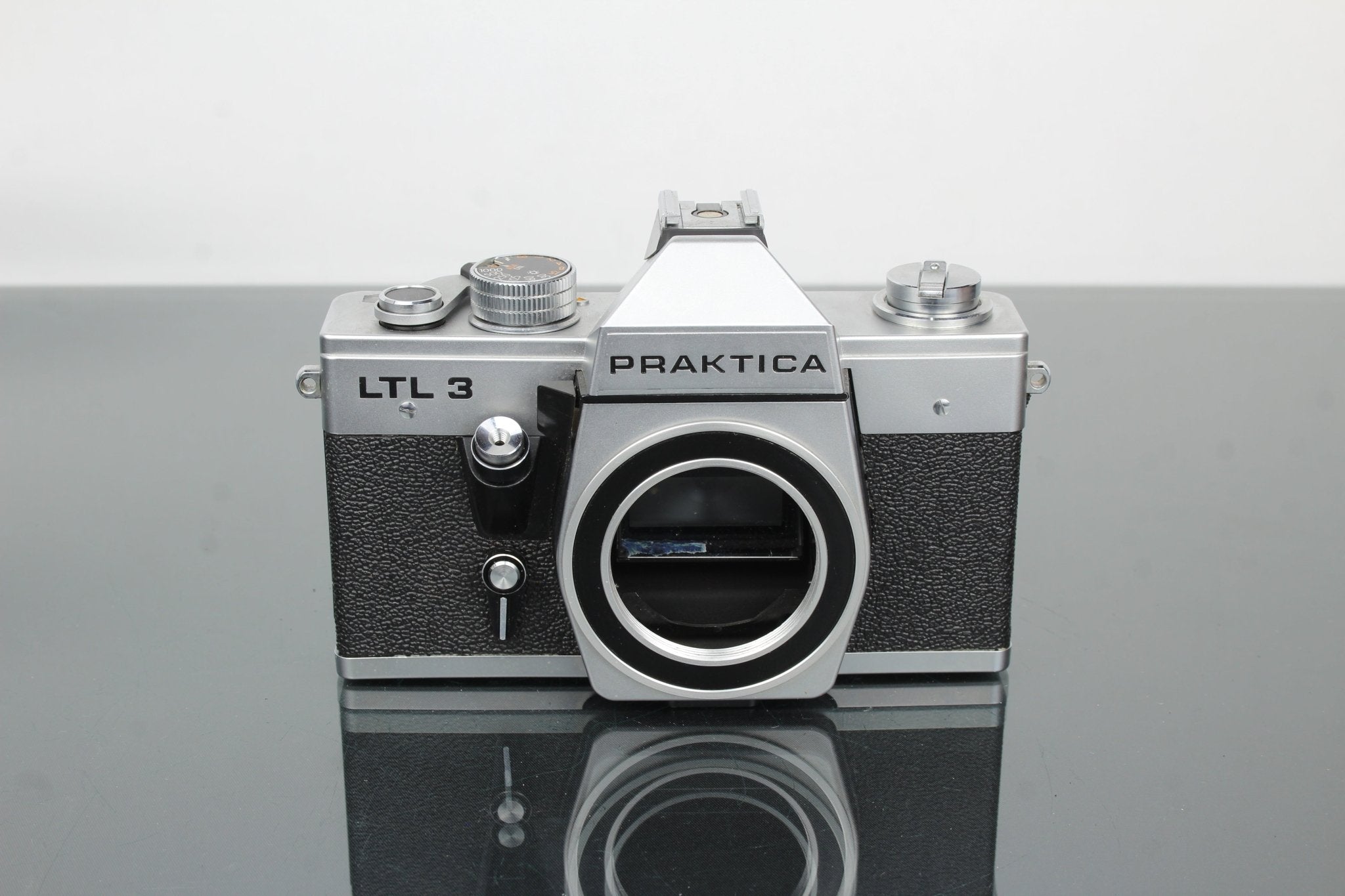Praktica LTL 3 Review: Affordable 35mm Film SLR in 2025 – Dutch|Thrift