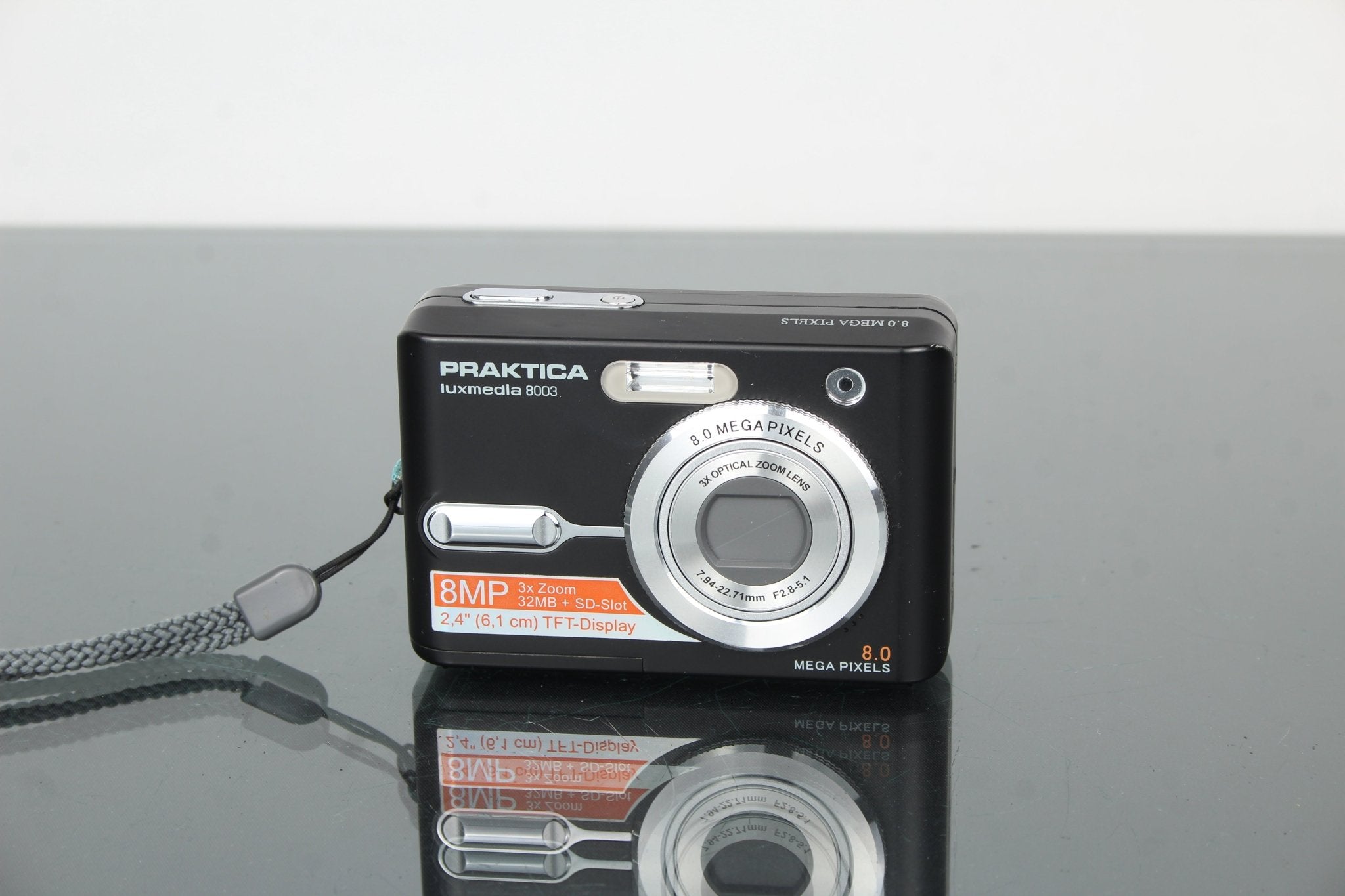 Praktica Luxmedia 8003 Review & Creative Use Guide – Dutch|Thrift