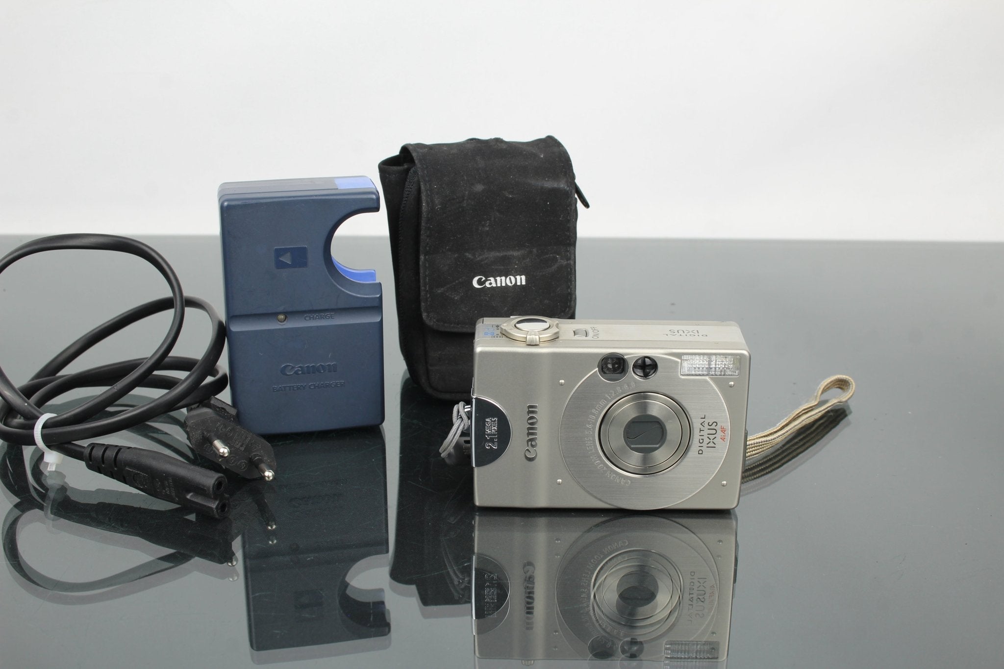 Rediscovering the Canon Digital IXUS Compact Camera Magic – Dutch