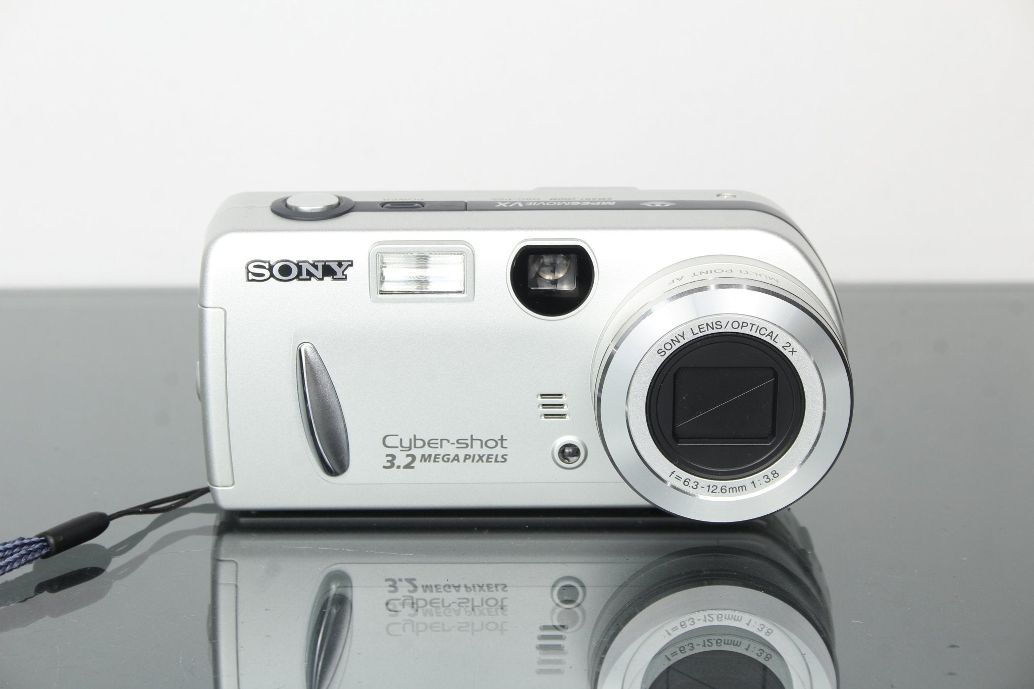 デジタルカメラ SONY DSC-P2#891 Rediscovering the Sony Cybershot DSC-P2 in 2025 – Dutch|Thrift