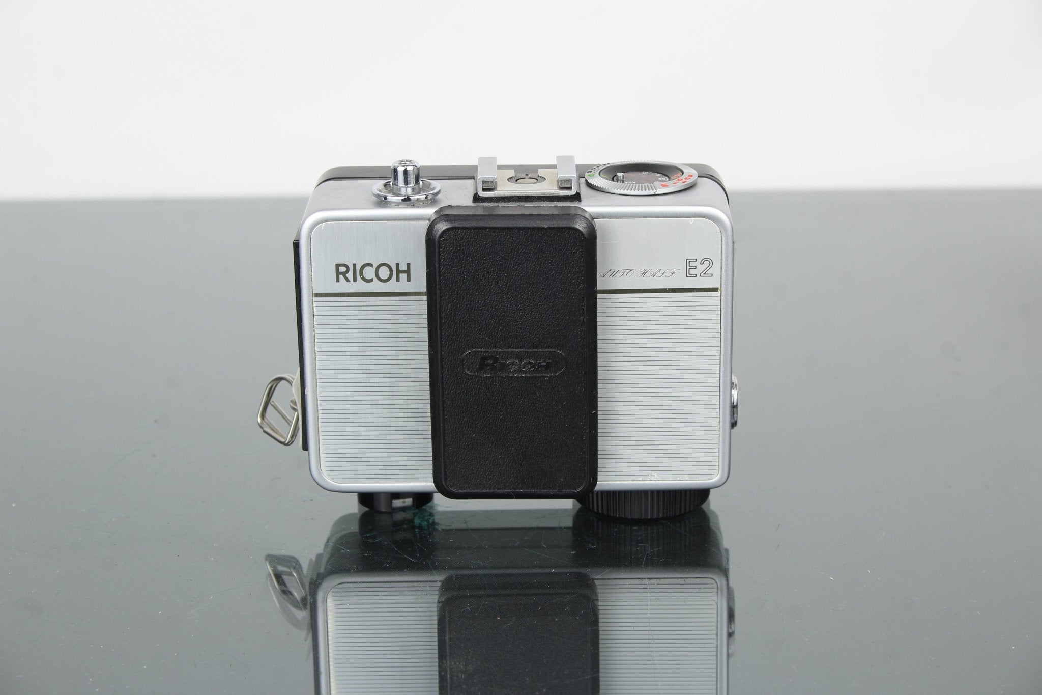 Ricoh E2 Half Frame Camera Review & Buying Guide – Dutch|Thrift