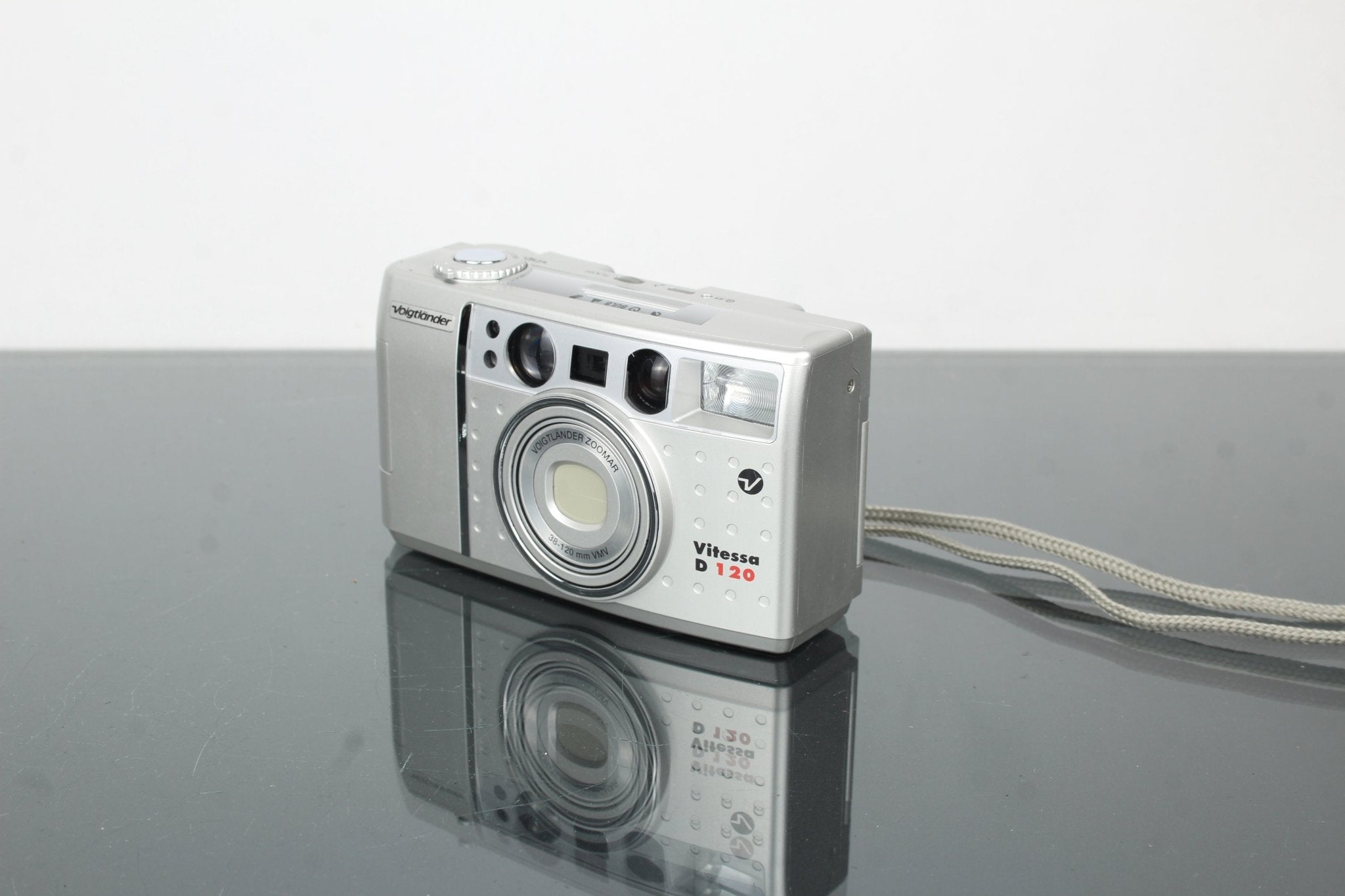 Voigtländer Vitessa D120: Compact Film Charm for Modern Creators