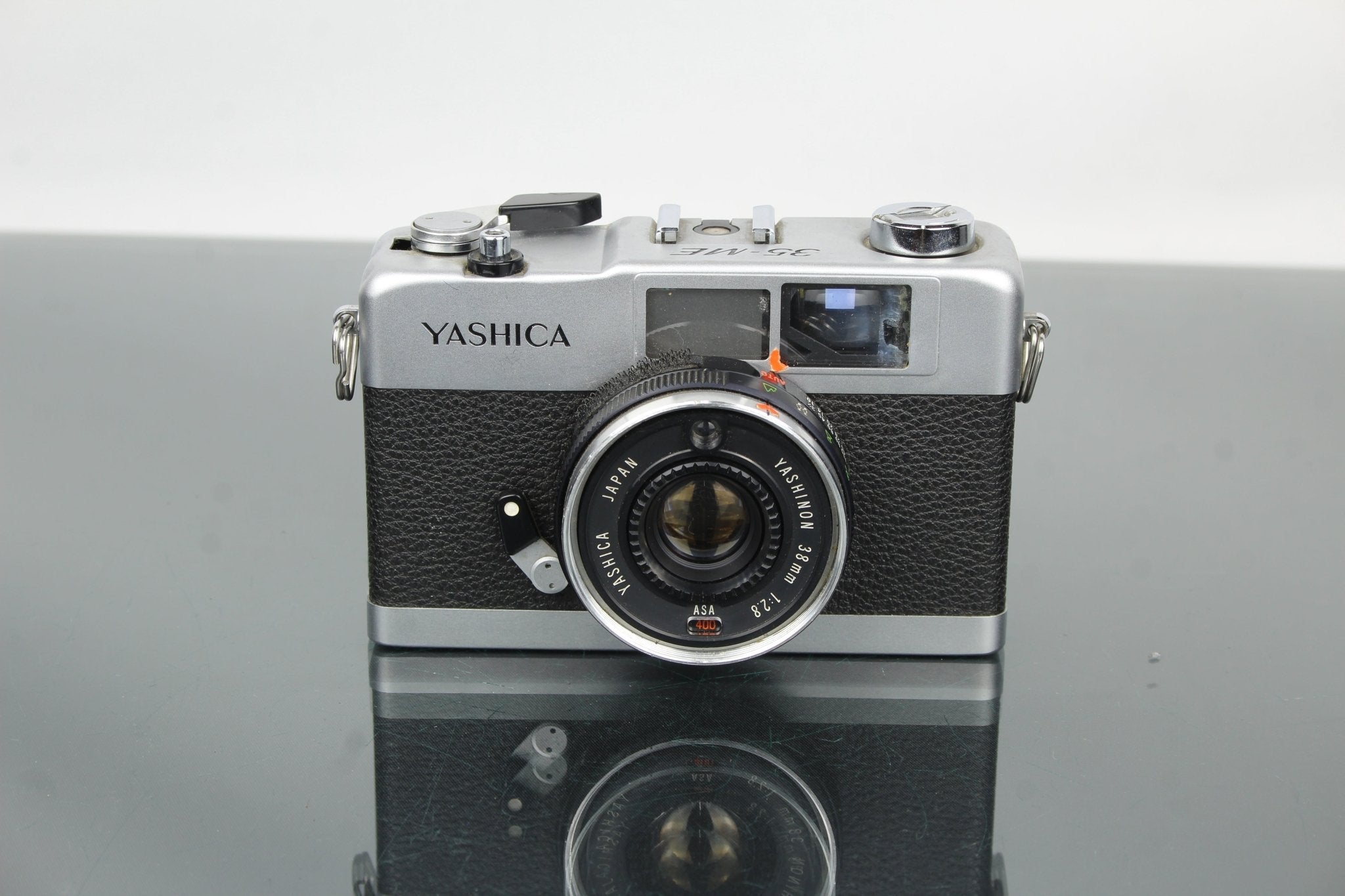 Yashica 35-ME Rangefinder Review: A Compact Film Classic – Dutch