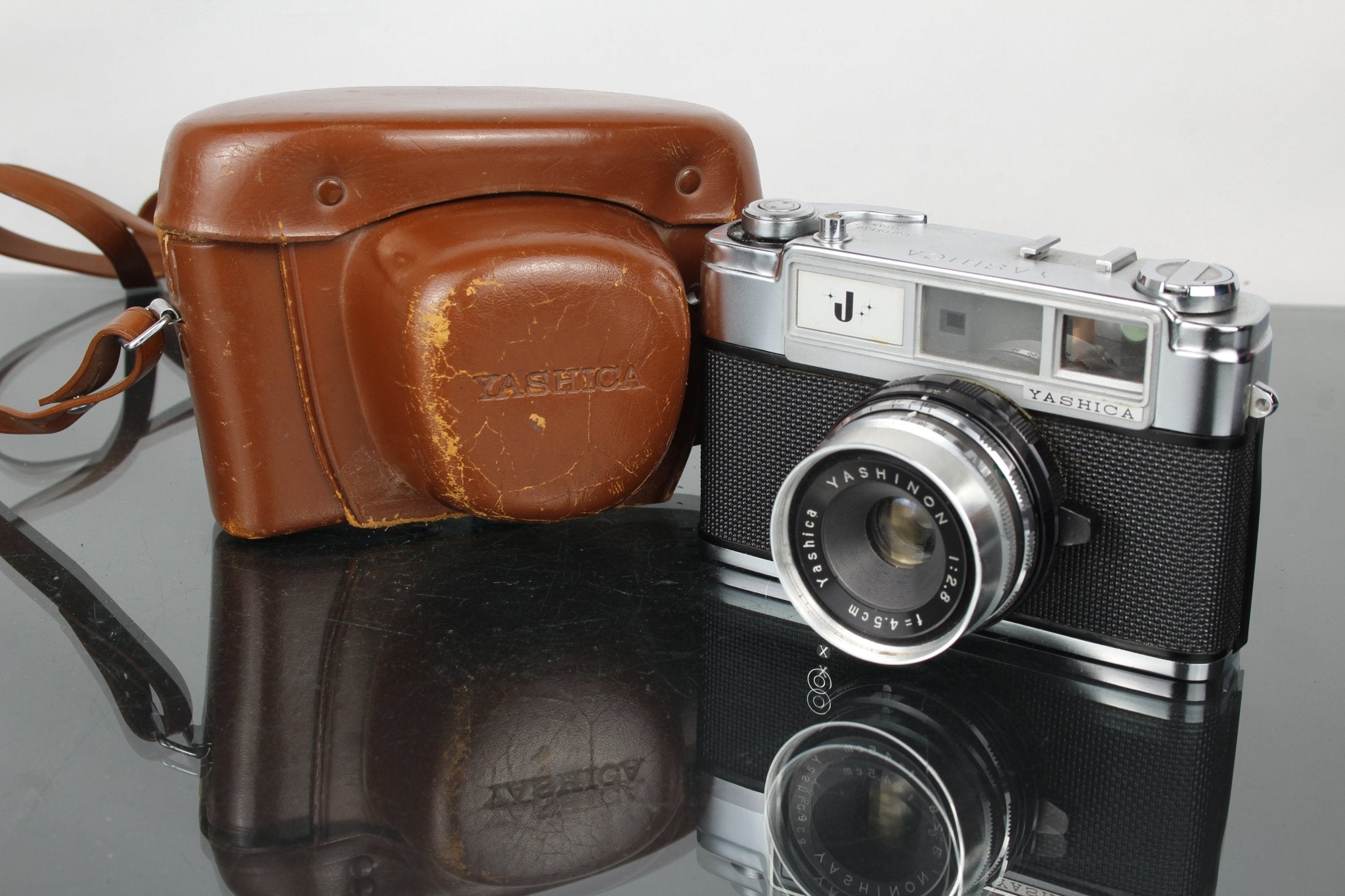 Yashica J Rangefinder (1961): A Pure 35mm Film Experience – Dutch