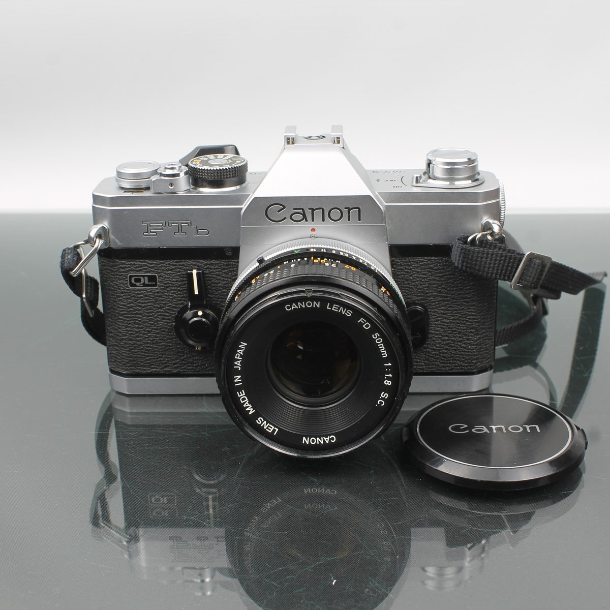 Canon FTb QL 35mm SLR Film Camera with 50mm f/1.8 Lens – Dutch|Thrift
