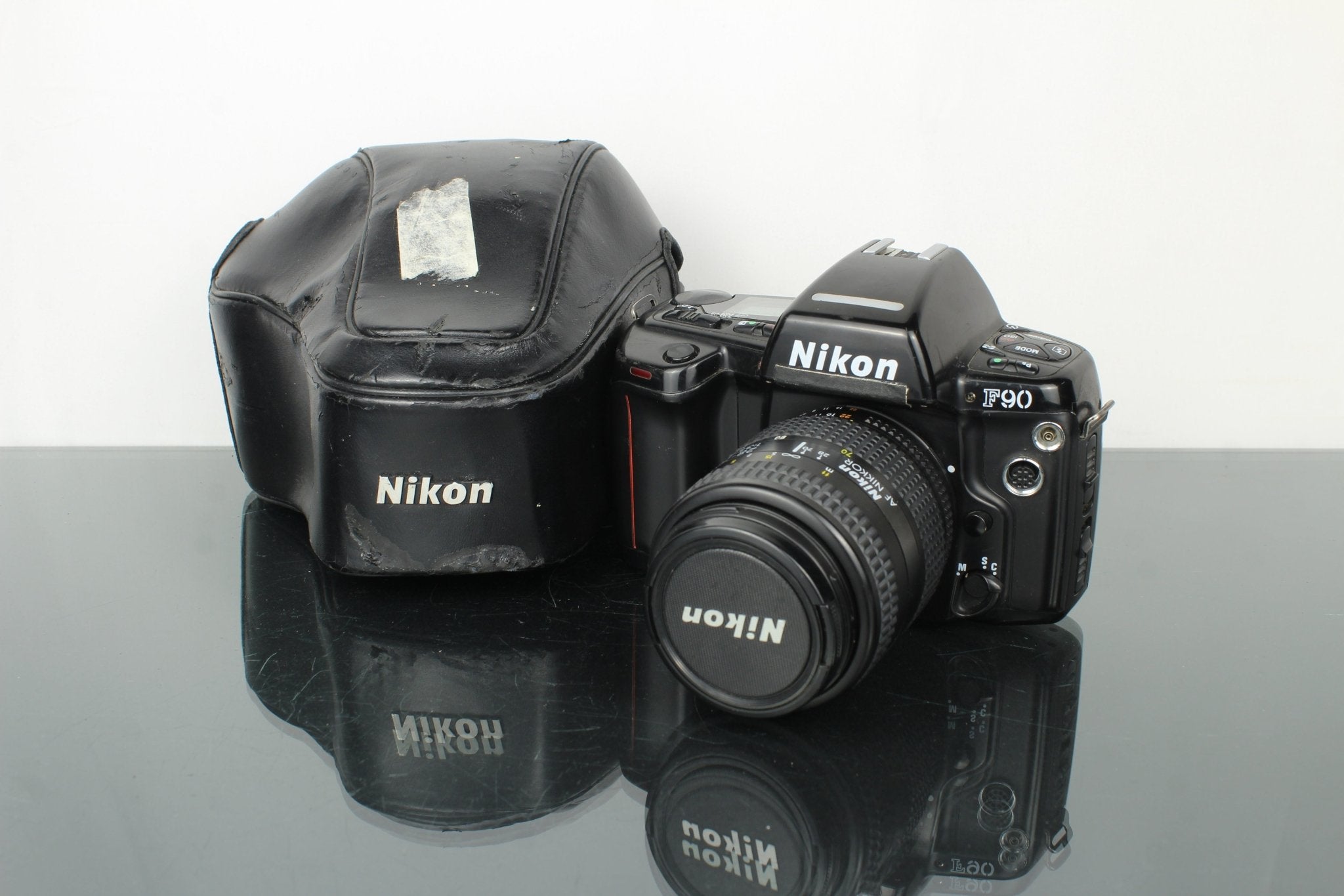 ニコンF90 28/105付き ニコン（Nikon） F90 BODY ボディ データバック MF-26 付 フィルムカメラ