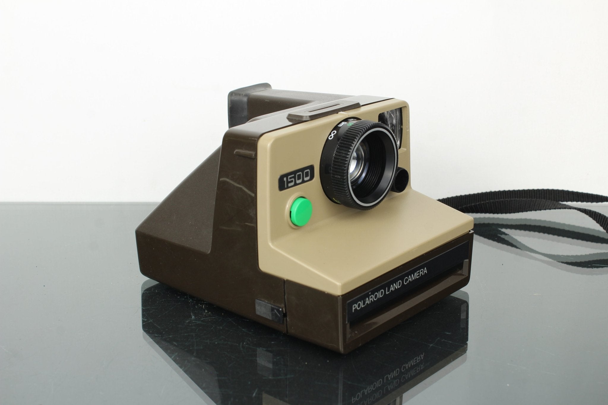 Polaroid Land Camera 1500 – Dutch|Thrift