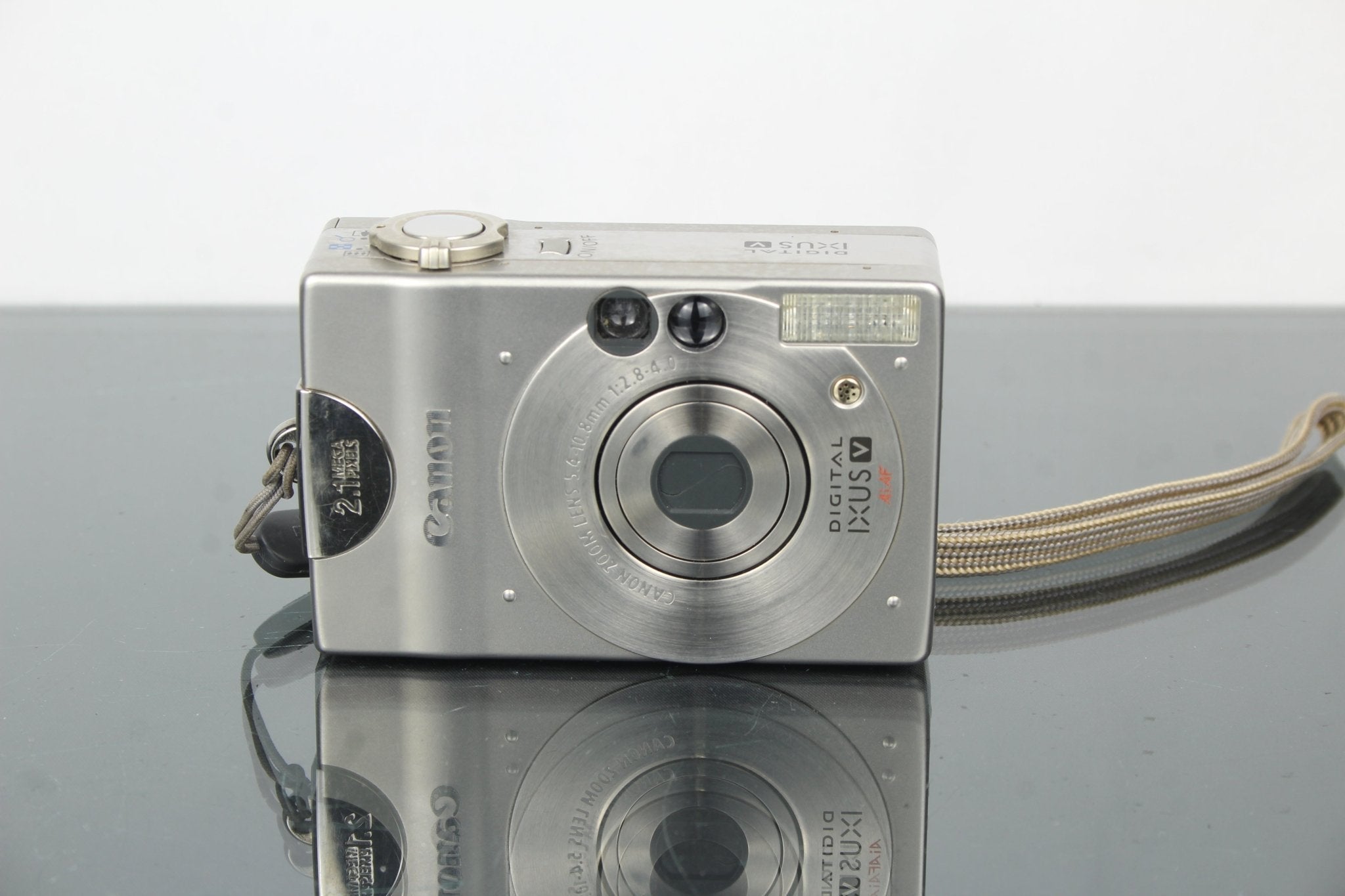 Canon Digital IXUS V Review: Retro Compact Charm in 2025 – Dutch