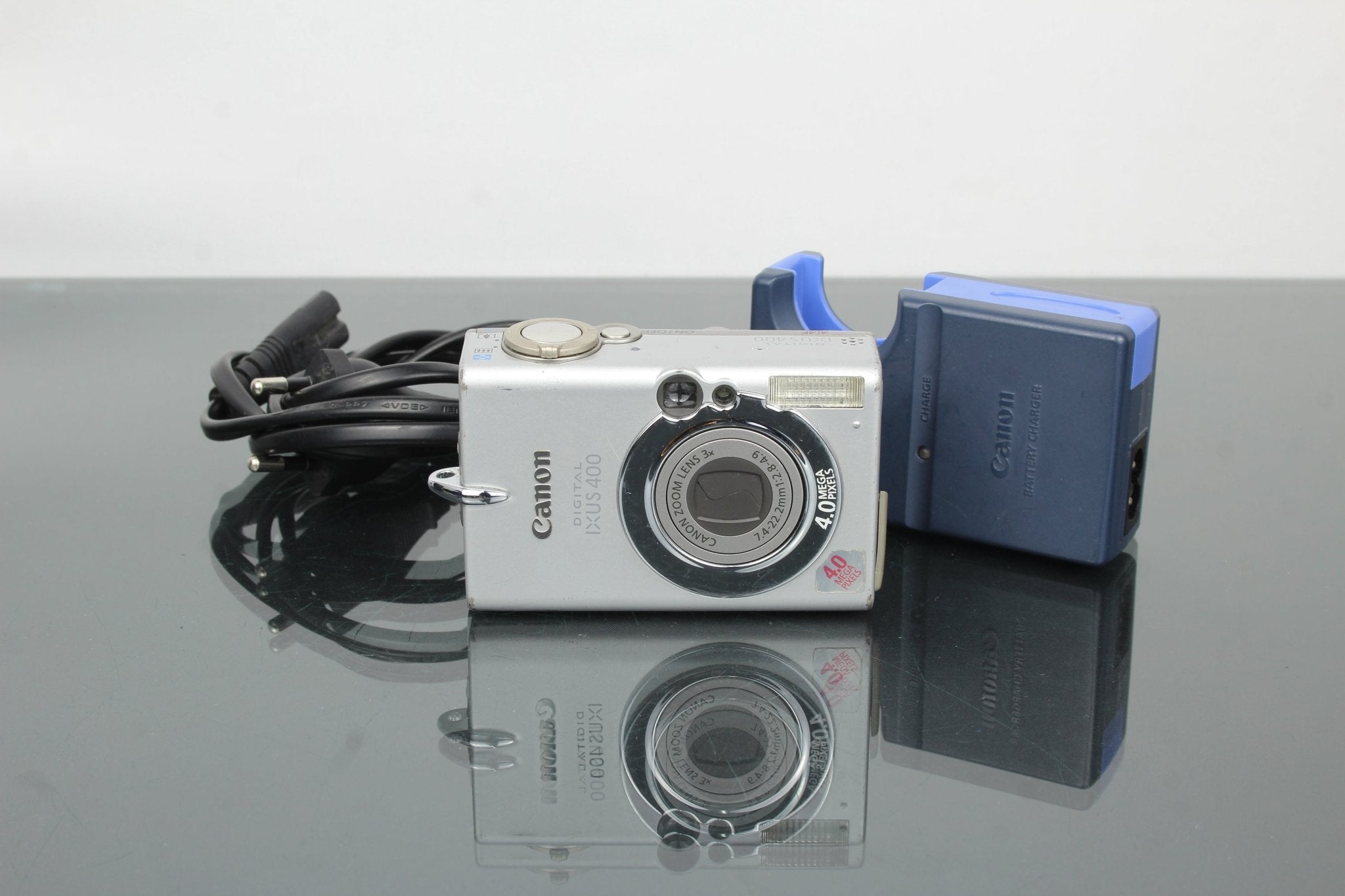 Canon IXUS 400: Retro Digital Creativity – Dutch|Thrift