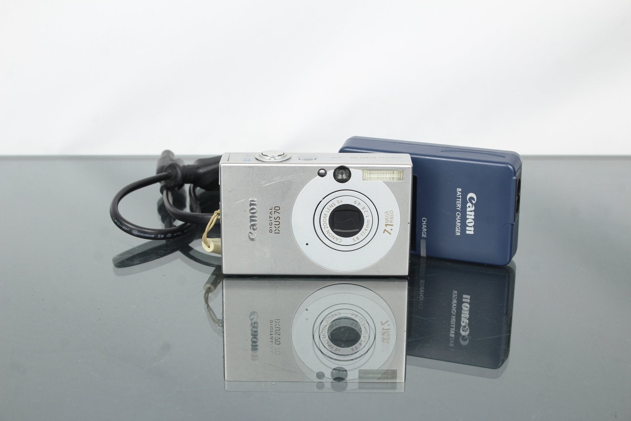 Canon IXUS 70: Retro Digital Fun in 2025 – Dutch|Thrift