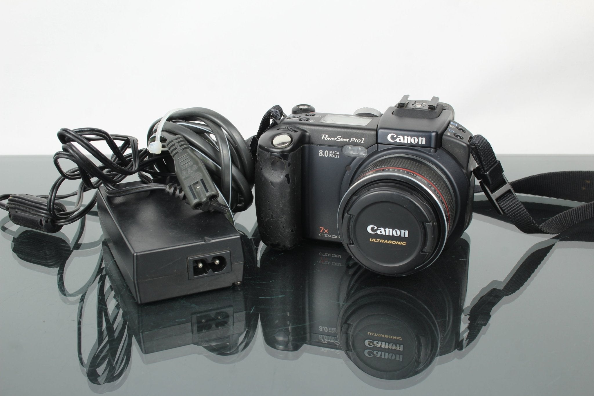 Canon PowerShot Pro1 Review: Vintage Digital Bridge Magic – Dutch