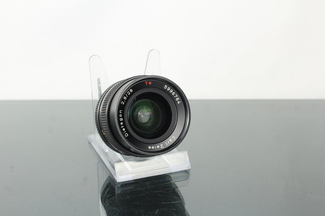 Carl Zeiss Distagon 2.8/28 CY Review & Modern Usage Guide - Dutch|Thrift