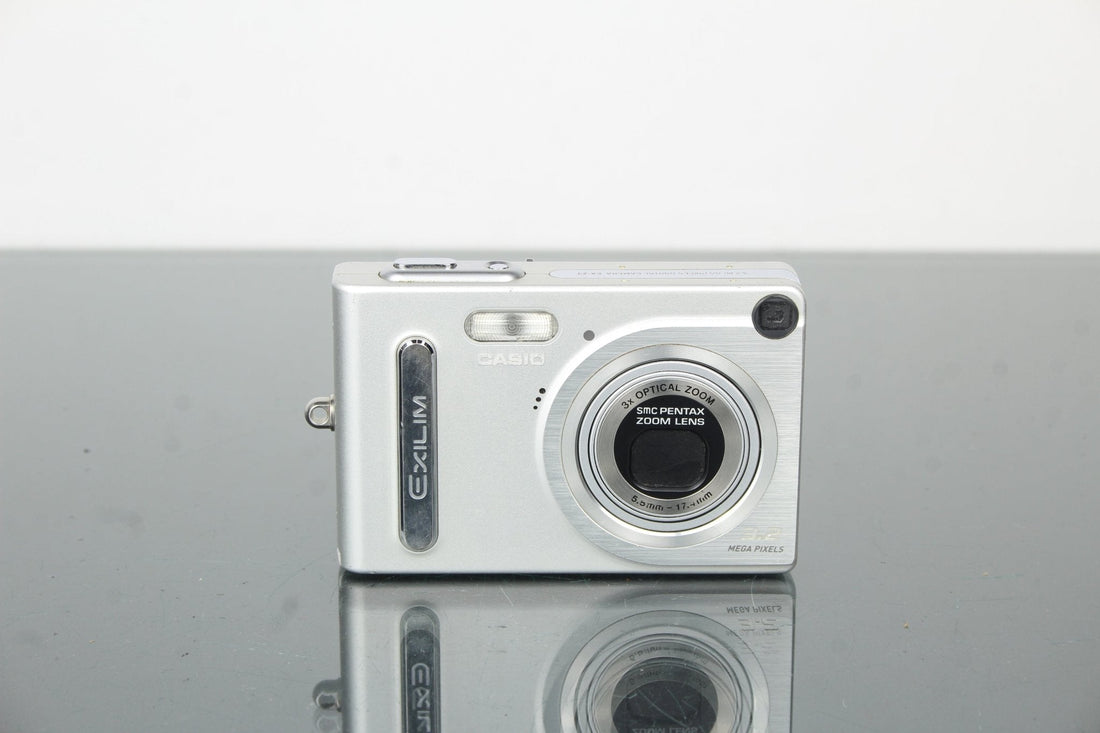 Casio Exilim EX‑23: Retro Digital Compact for Creative Minds - Dutch|Thrift