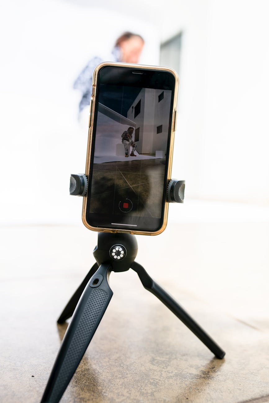 Compact Cameras Are Back for TikTok: 2025 Guide – Dutch|Thrift