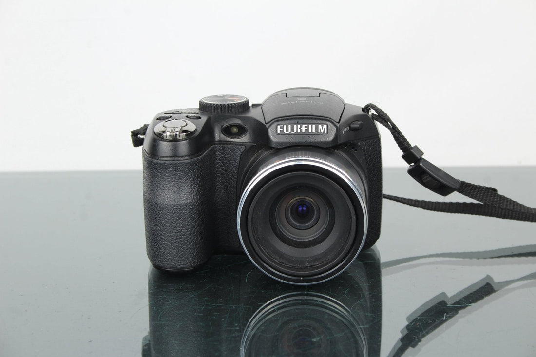 Exploring the Fujifilm Finepix S2500 HD: A Used Bridge Gem - Dutch|Thrift