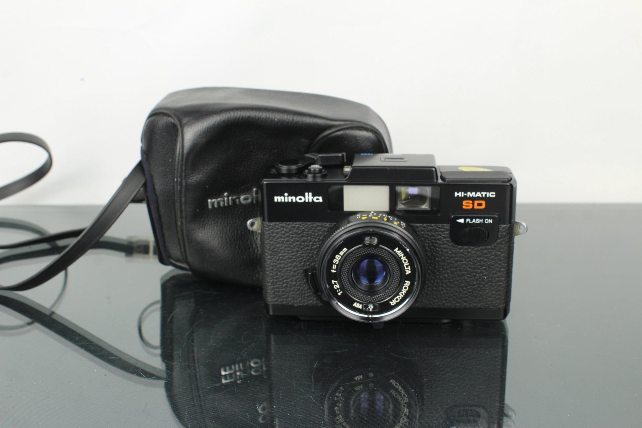 Exploring the Minolta Hi‑Matic SD 35mm Point & Shoot Film Camera