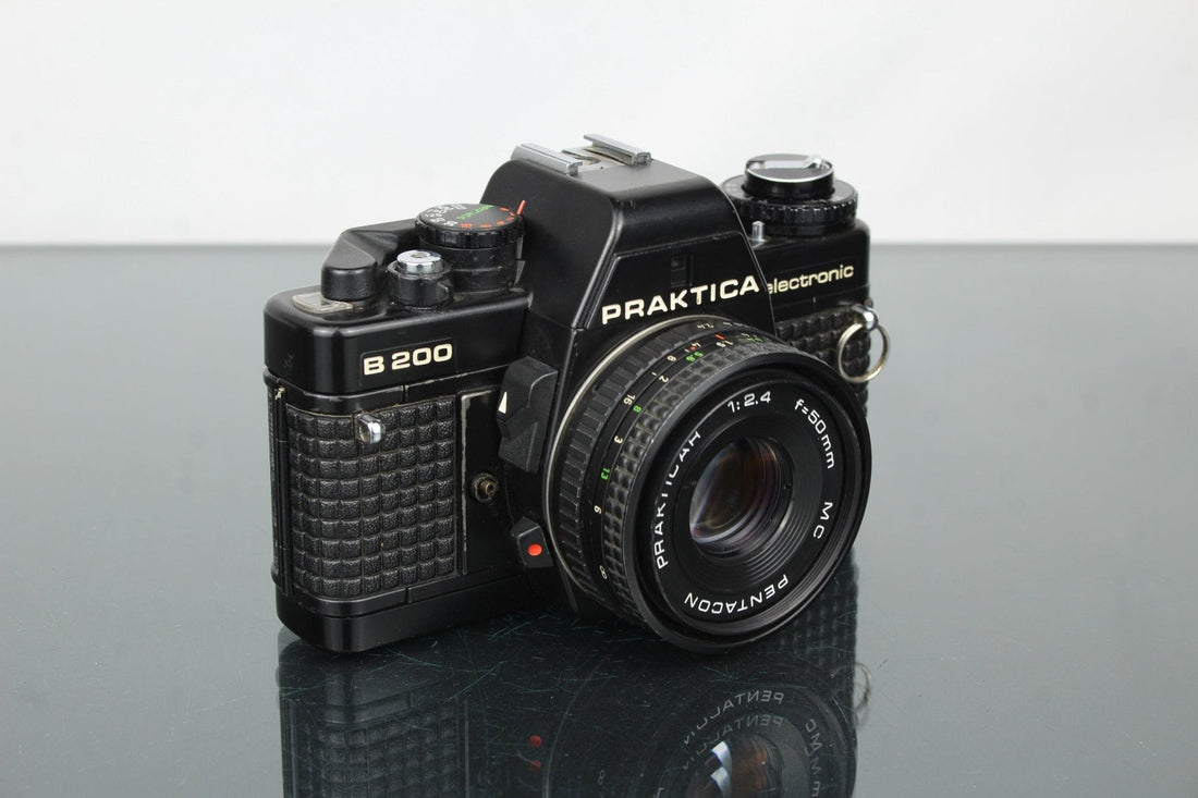 Exploring the Praktica B 200 and Prakticar 50mm f/2.4 Lens - Dutch|Thrift