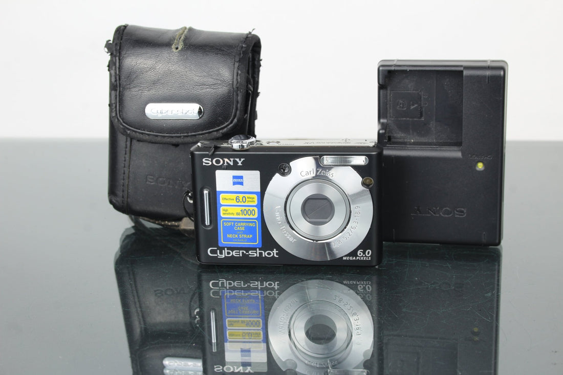 Exploring the Sony Cybershot DSC-W40 for Creative Nostalgia - Dutch|Thrift