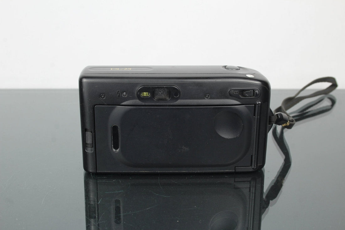 Fuji DL-25 Review: Simple 35mm Point and Shoot Charm - Dutch|Thrift