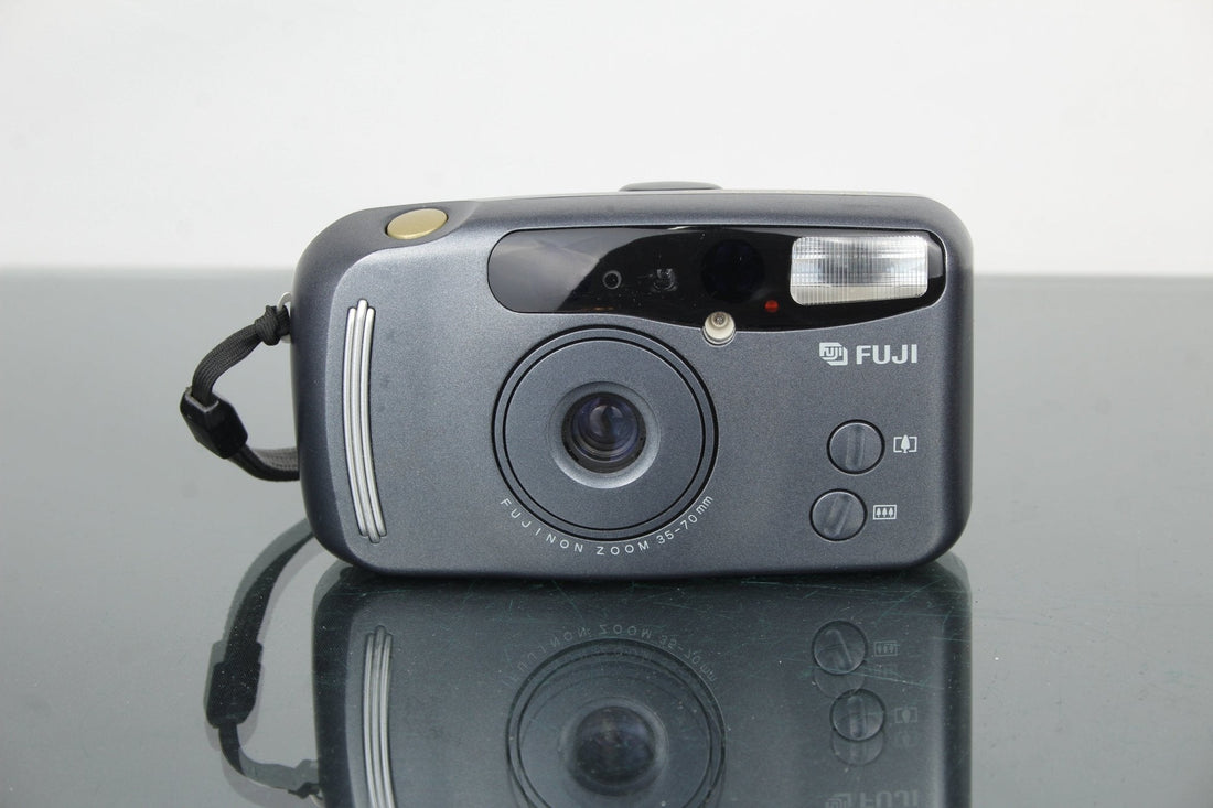 Fujifilm DL-550 Zoom Date: Compact 35mm Point & Shoot Review - Dutch|Thrift