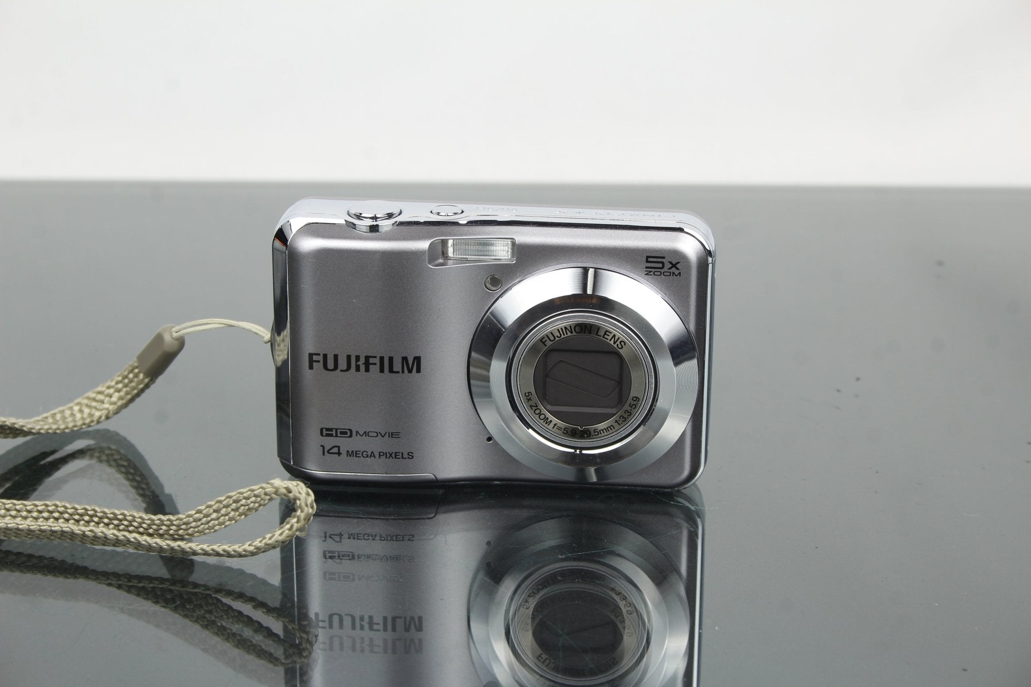 【完全動作品】FUJIFILM FINEPIX AX600 シルバー コンデジ fujifilm-finepix-ax600-review-