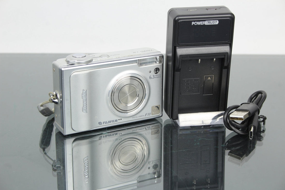 Fujifilm FinePix F10: A Retro Digital Compact Worth Revisiting - Dutch|Thrift