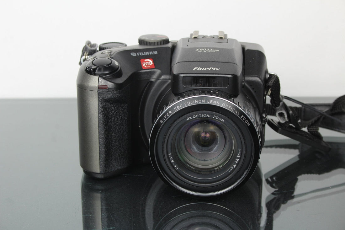 Fujifilm FinePix S602Z — Rediscovering a Digital Bridge Classic - Dutch|Thrift