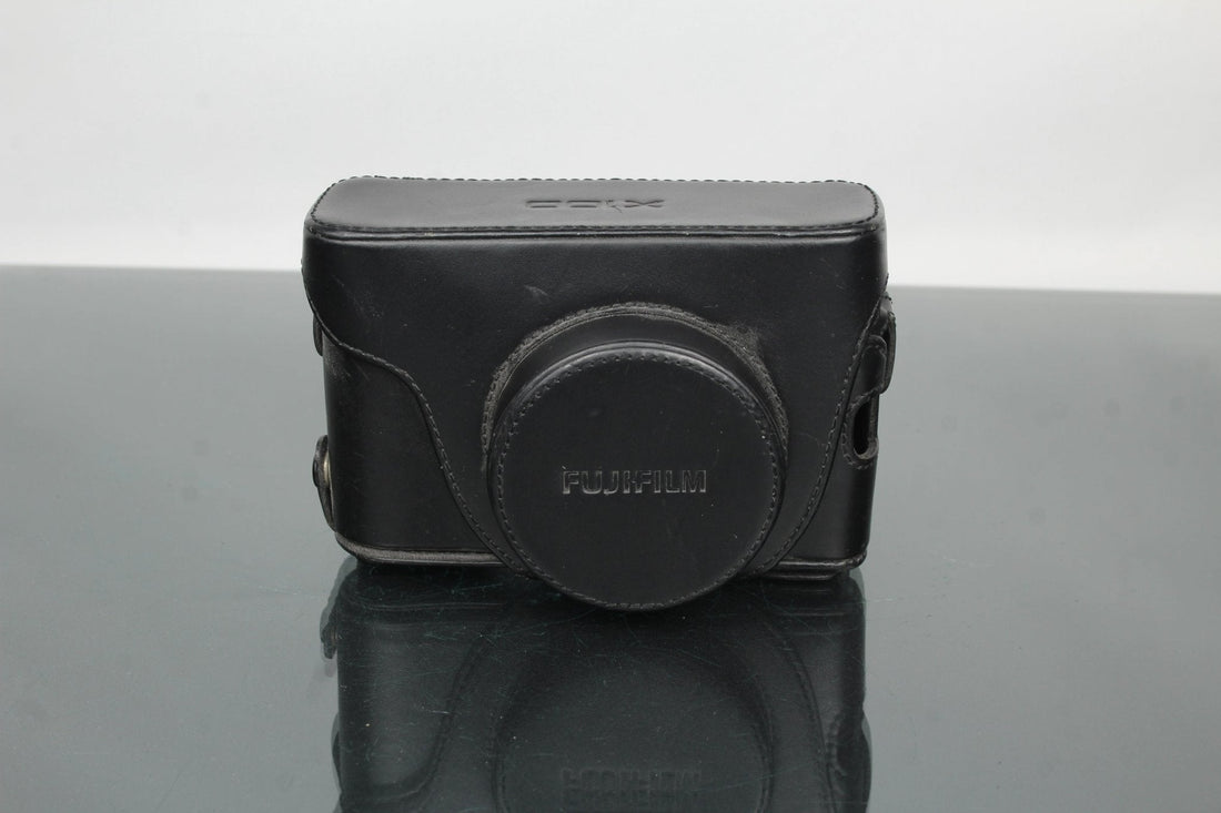 FUJIFILM X100 Leather Case: Classic Protection in 2025 - Dutch|Thrift