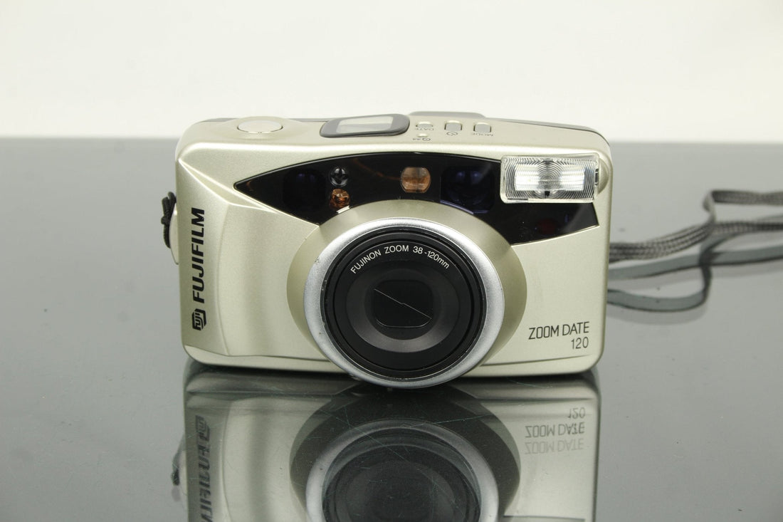 FujiFilm Zoom 120 Review: Compact Film Simplicity That Lasts - Dutch|Thrift
