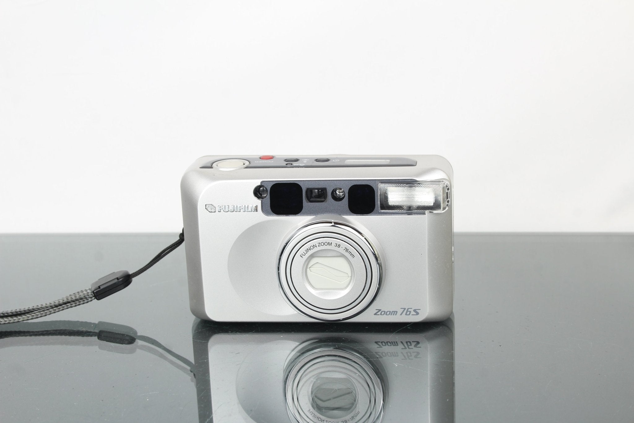Fujifilm Zoom 76S Review: The Pocket 35mm Zoom That Endures