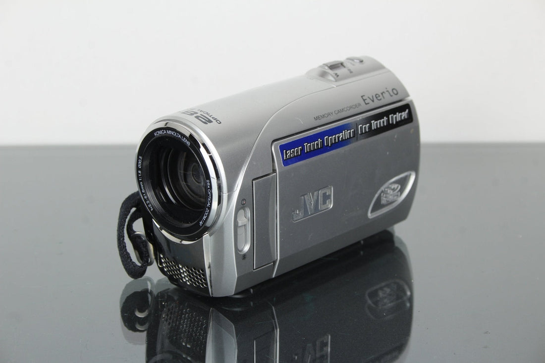 JV Everio GZ-MS90E Camcorder: Compact Retro Gem for Creators - Dutch|Thrift