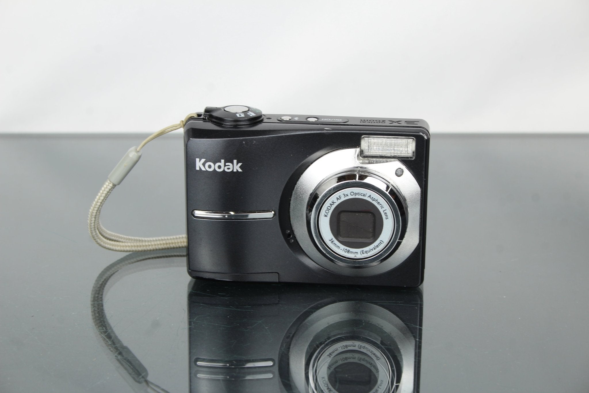 Kodak EasyShare C613: Lo-Fi Digital Charm for 2025 – Dutch|Thrift