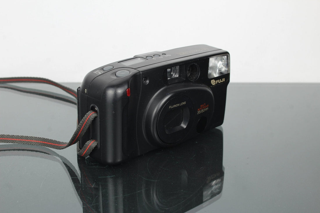 Kodak S300MD Point-and-Shoot Review: A Simple 35mm Classic - Dutch|Thrift