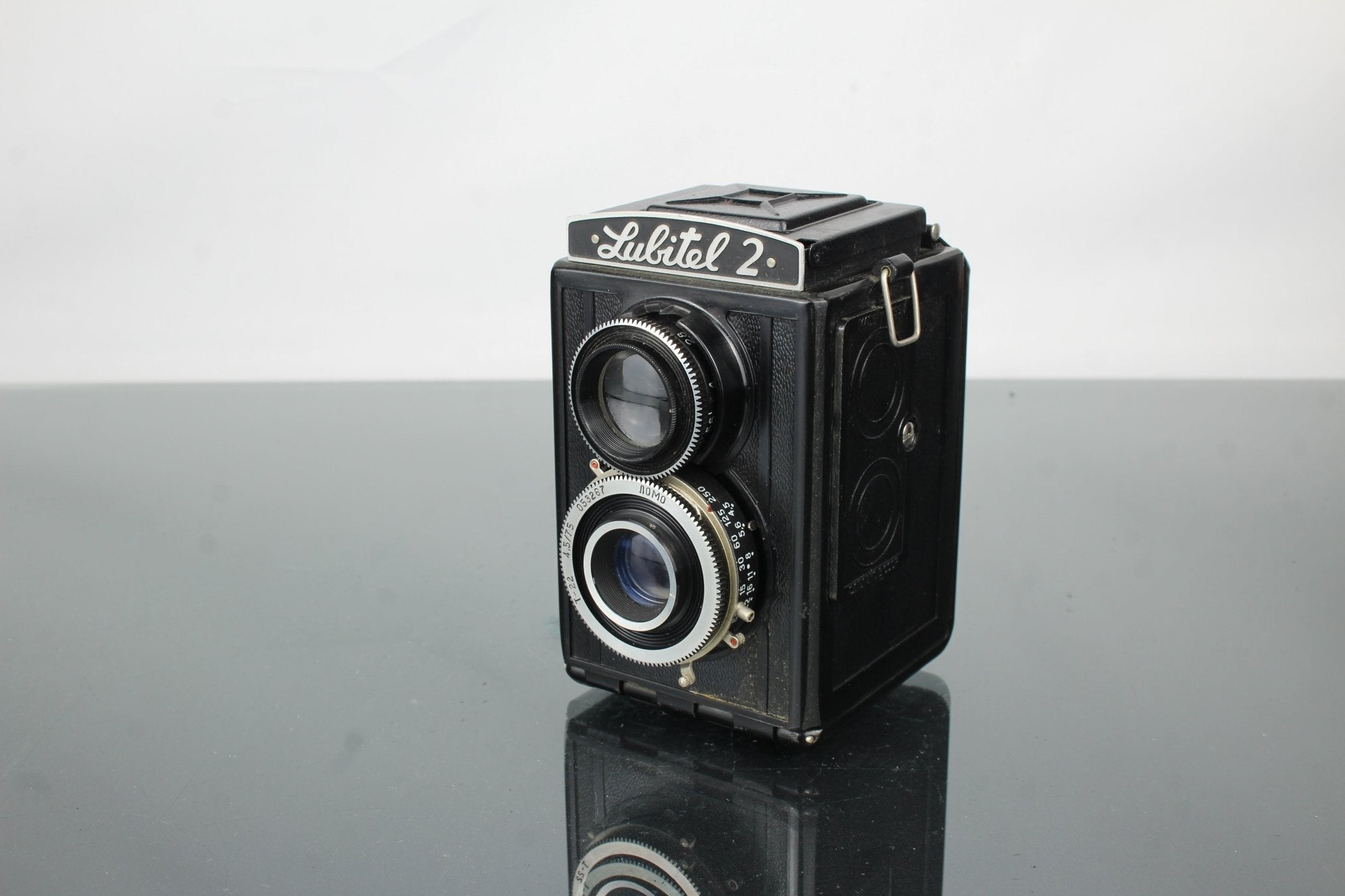Lubitel 2 Twin Lens Reflex: A Classic 120 Film Companion – Dutch