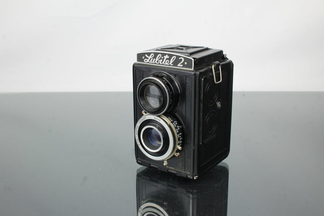 Lubitel 2 Twin Lens Reflex: A Classic 120 Film Companion - Dutch|Thrift