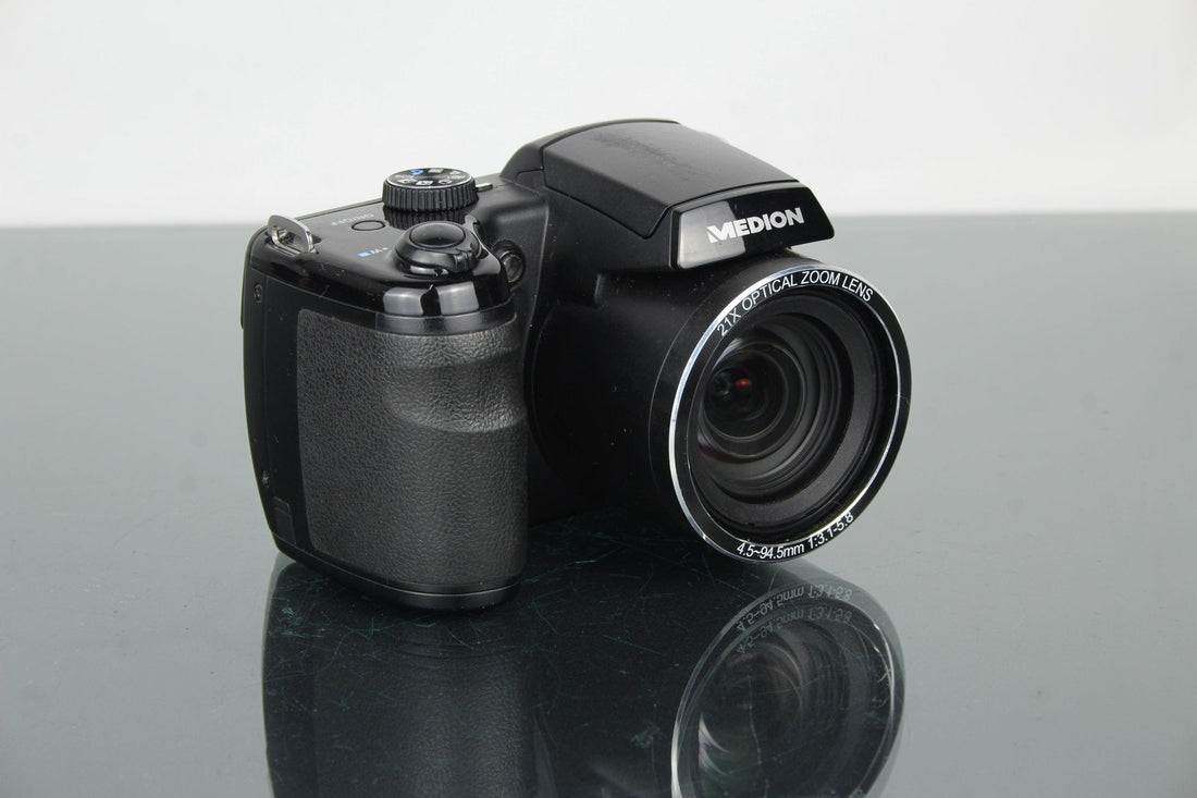 Medion Life X44088: Used Bridge Camera for Curious Learners - Dutch|Thrift