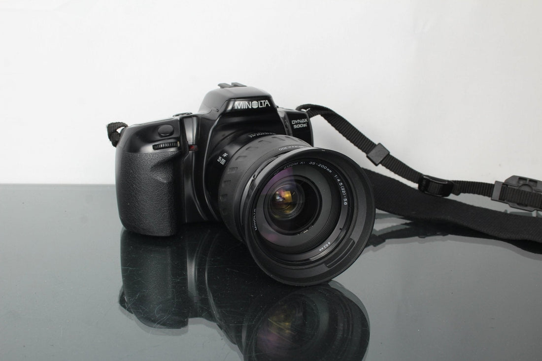 Minolta Dynax 500si with 35–200mm Lens: A Classic Film Kit - Dutch|Thrift