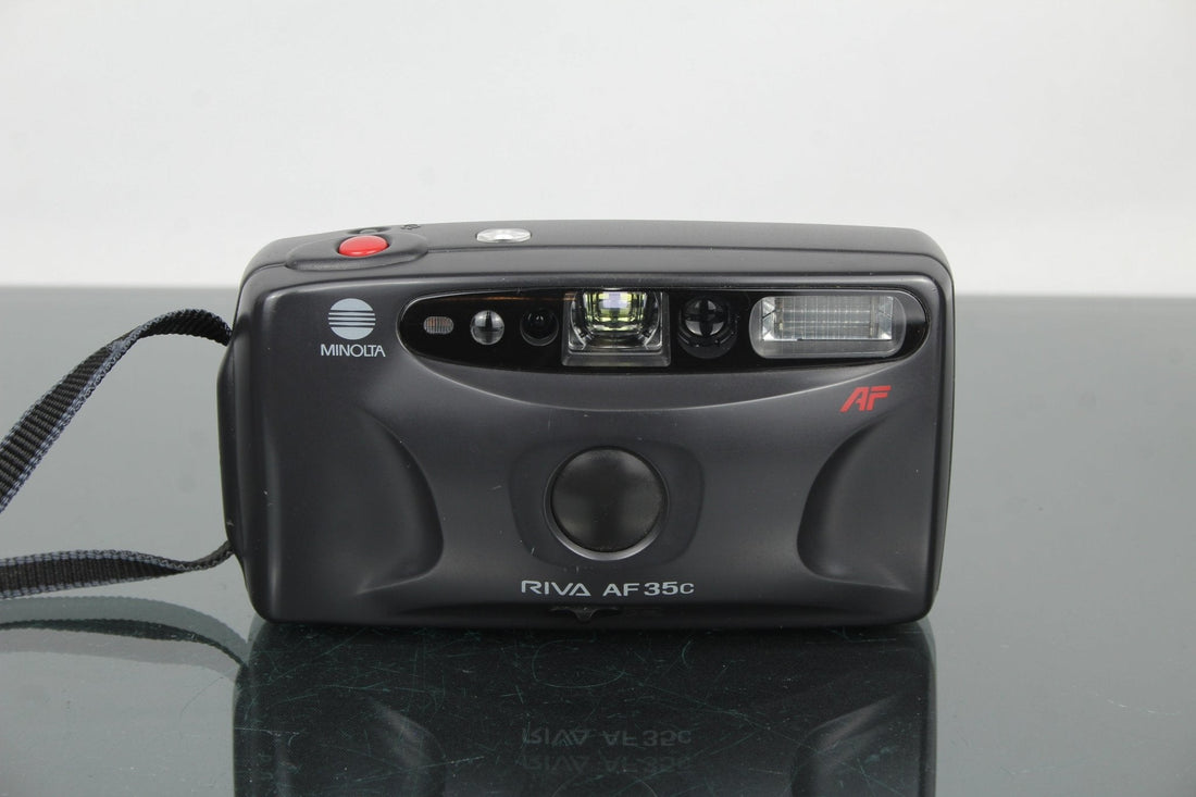 Minolta Riva AF35C Review: Compact 35mm Charm for Everyday Film - Dutch|Thrift
