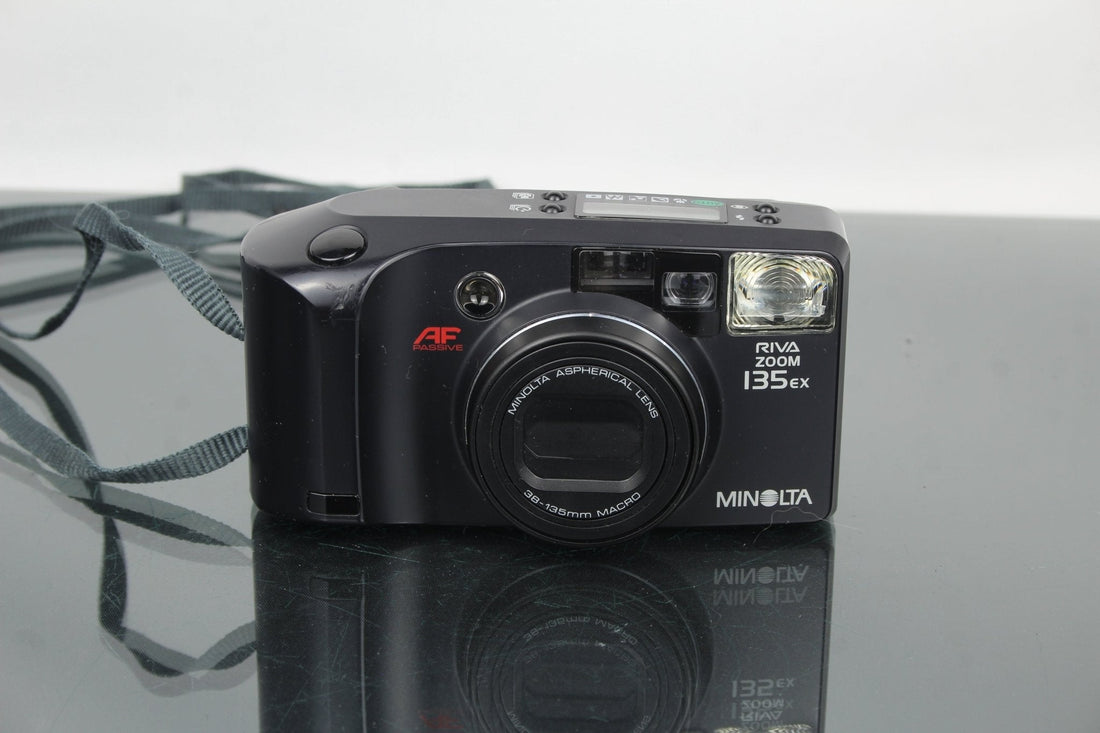 Minolta Riva Zoom135EX Review: Compact 35mm Film Gem - Dutch|Thrift