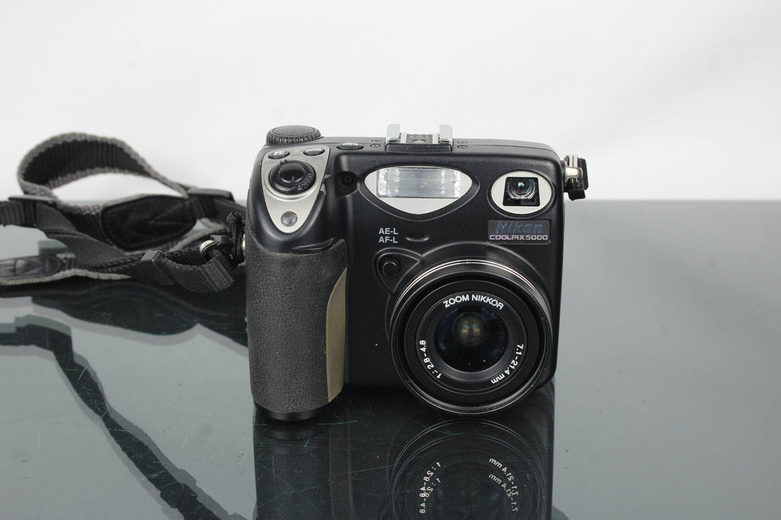 Nikon Coolpix 5000 AE-L Review: Retro Digital Creativity in 2025 - Dutch|Thrift