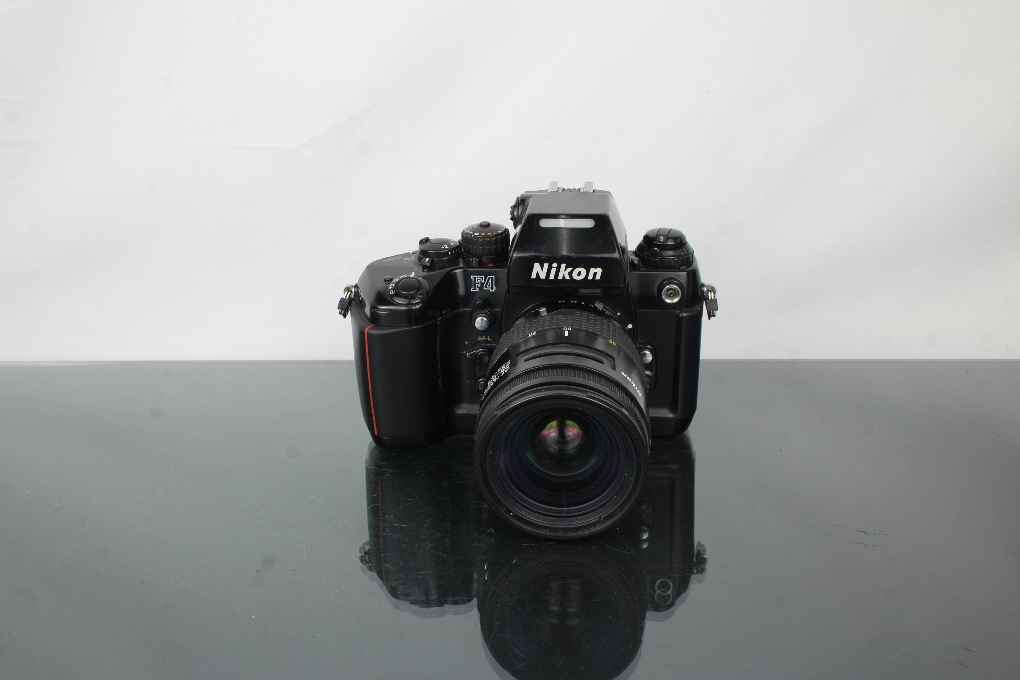 Nikon F4 + 35–135mm Review: Pro Autofocus Power in 35mm – Dutch|Thrift