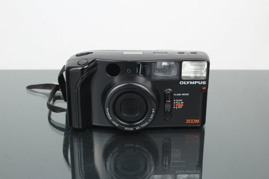 Olympus AZ-1 ZOOM Review: Vintage Autofocus Point-and-Shoot - Dutch|Thrift
